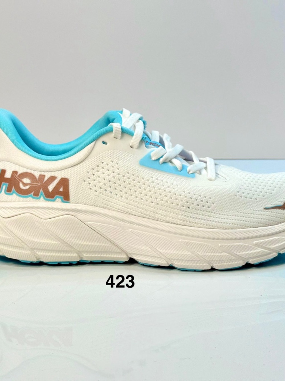 HOKA One Arahi 7 Women's White and Aqua Running Shoe